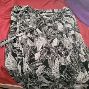 Size 26/28 black and white pants from Lane Bryant